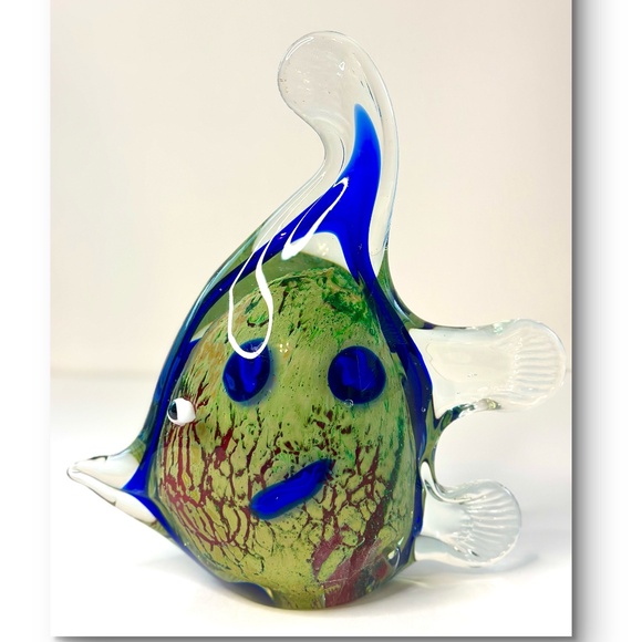 Glass Statue of a fish - Item dimensions 9” x 8.5” x 3.5” - Picture 1 of 3